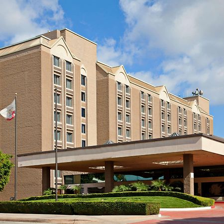 Отель Doubletree By Hilton Уиттиер Экстерьер фото