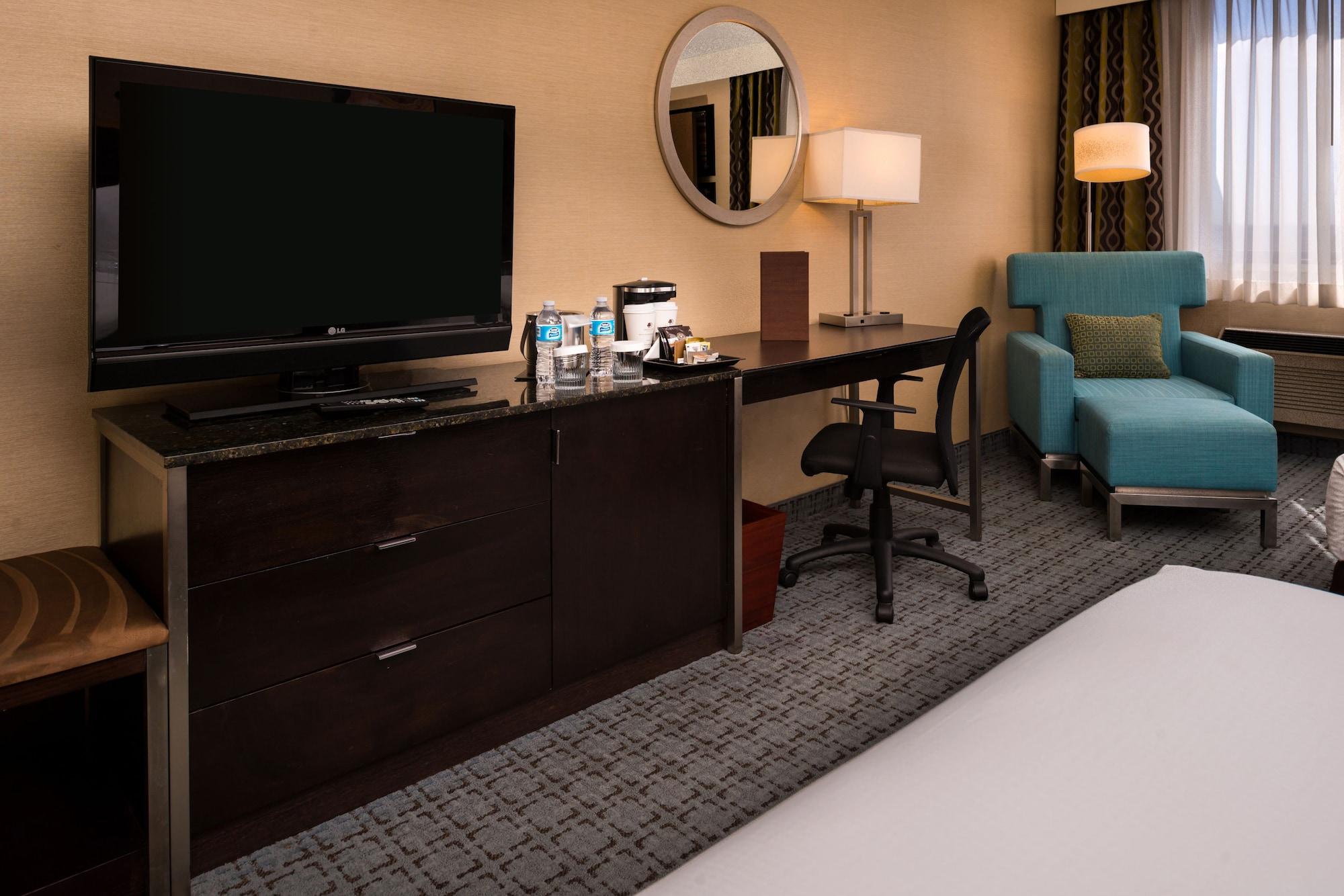 Отель Doubletree By Hilton Уиттиер Экстерьер фото