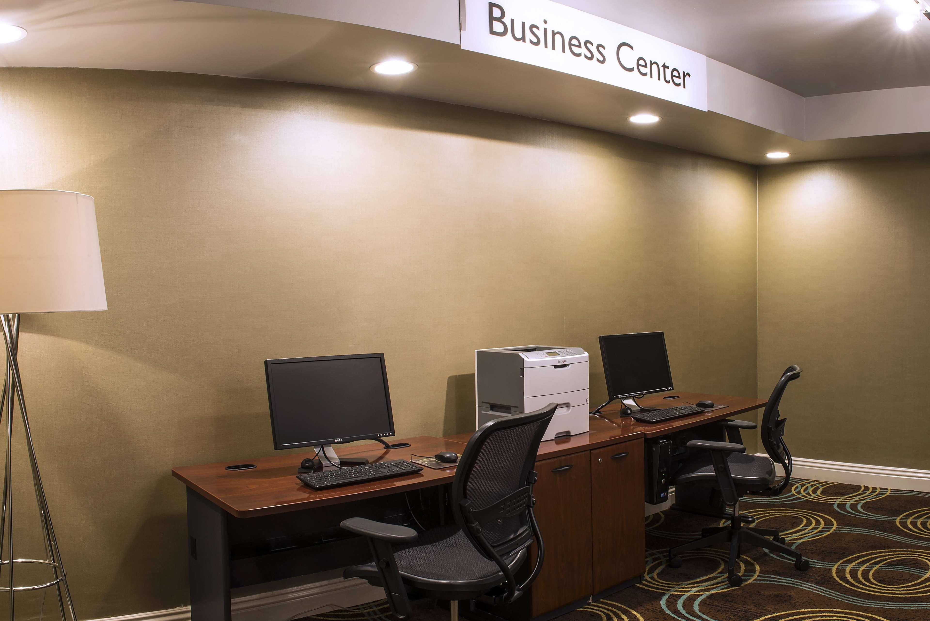 Отель Doubletree By Hilton Уиттиер Экстерьер фото