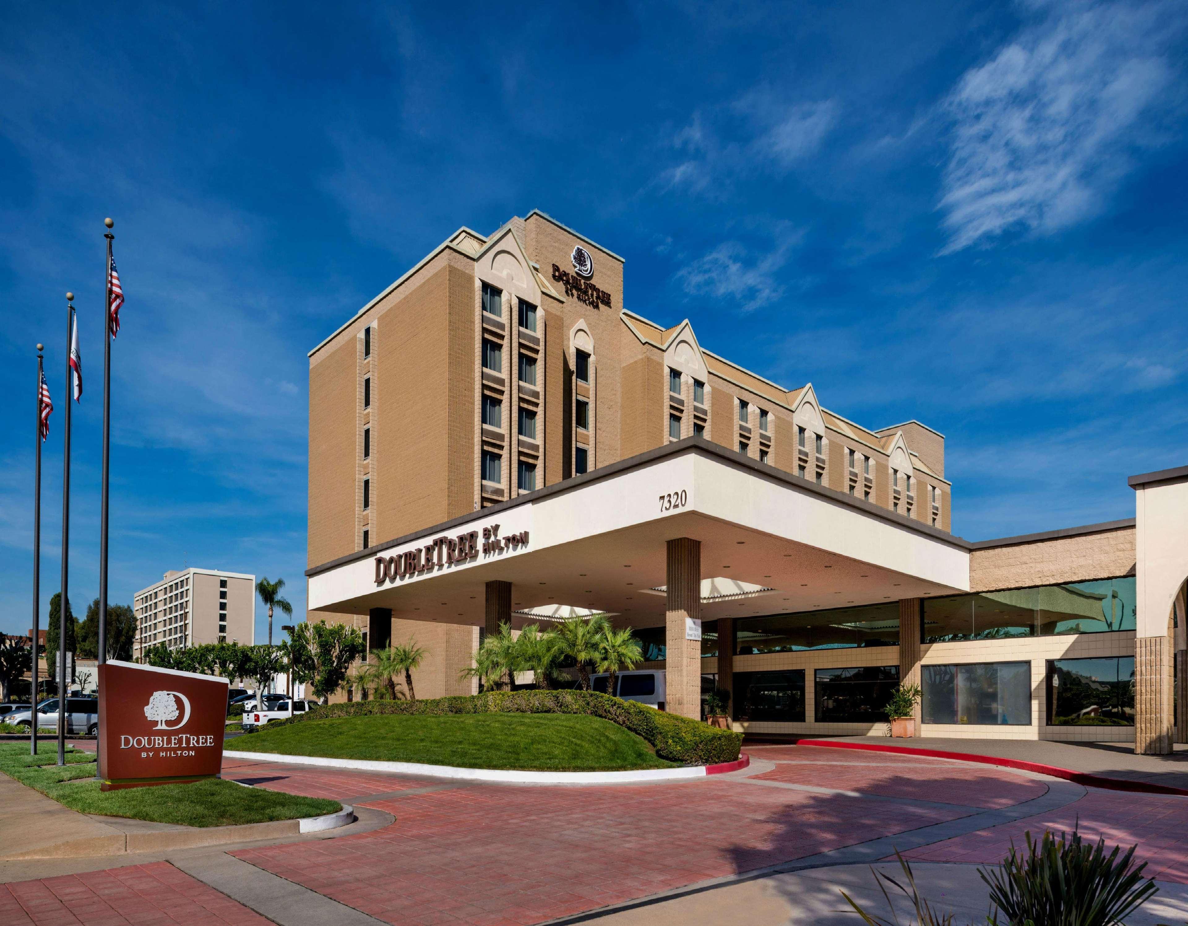 Отель Doubletree By Hilton Уиттиер Экстерьер фото