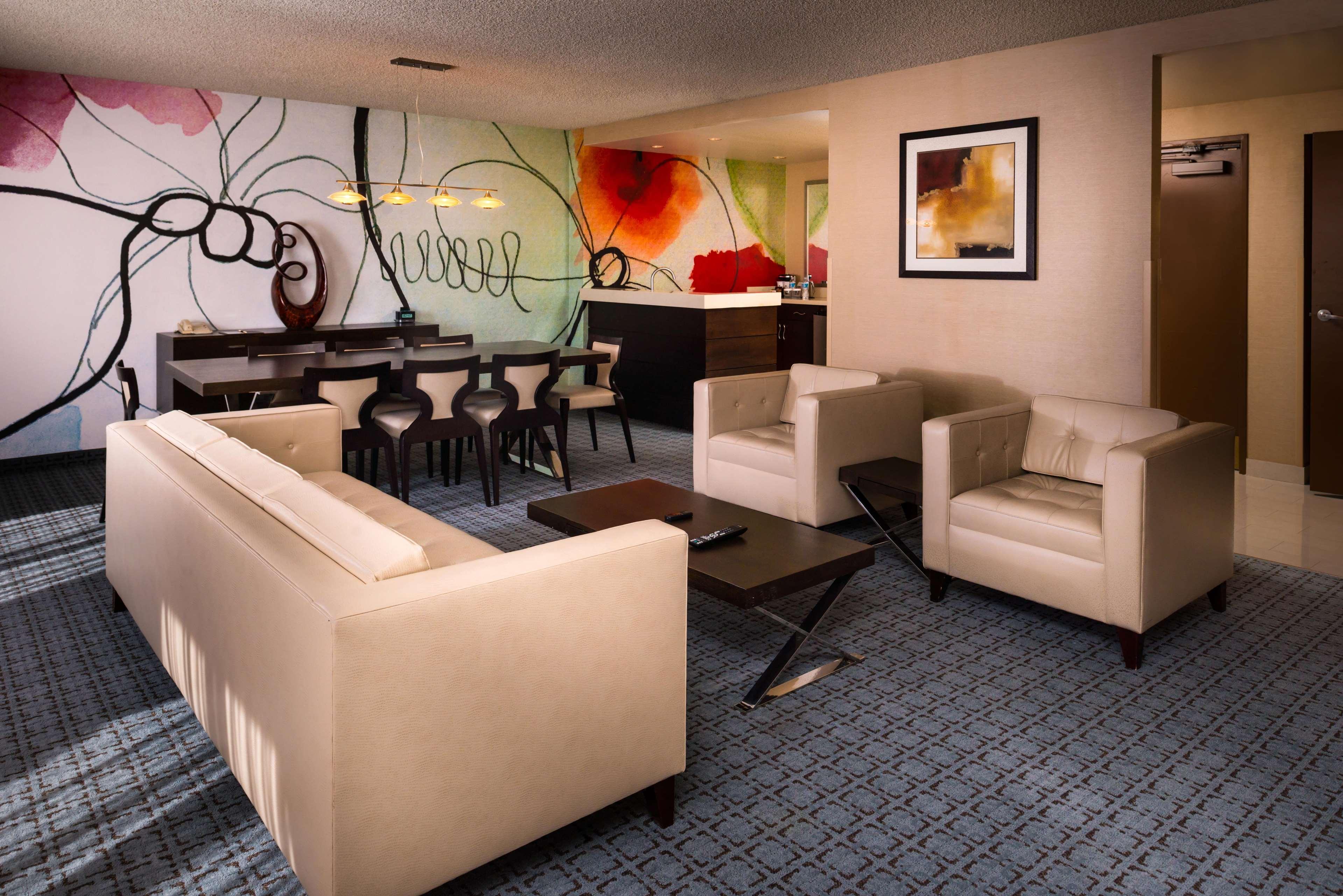 Отель Doubletree By Hilton Уиттиер Экстерьер фото