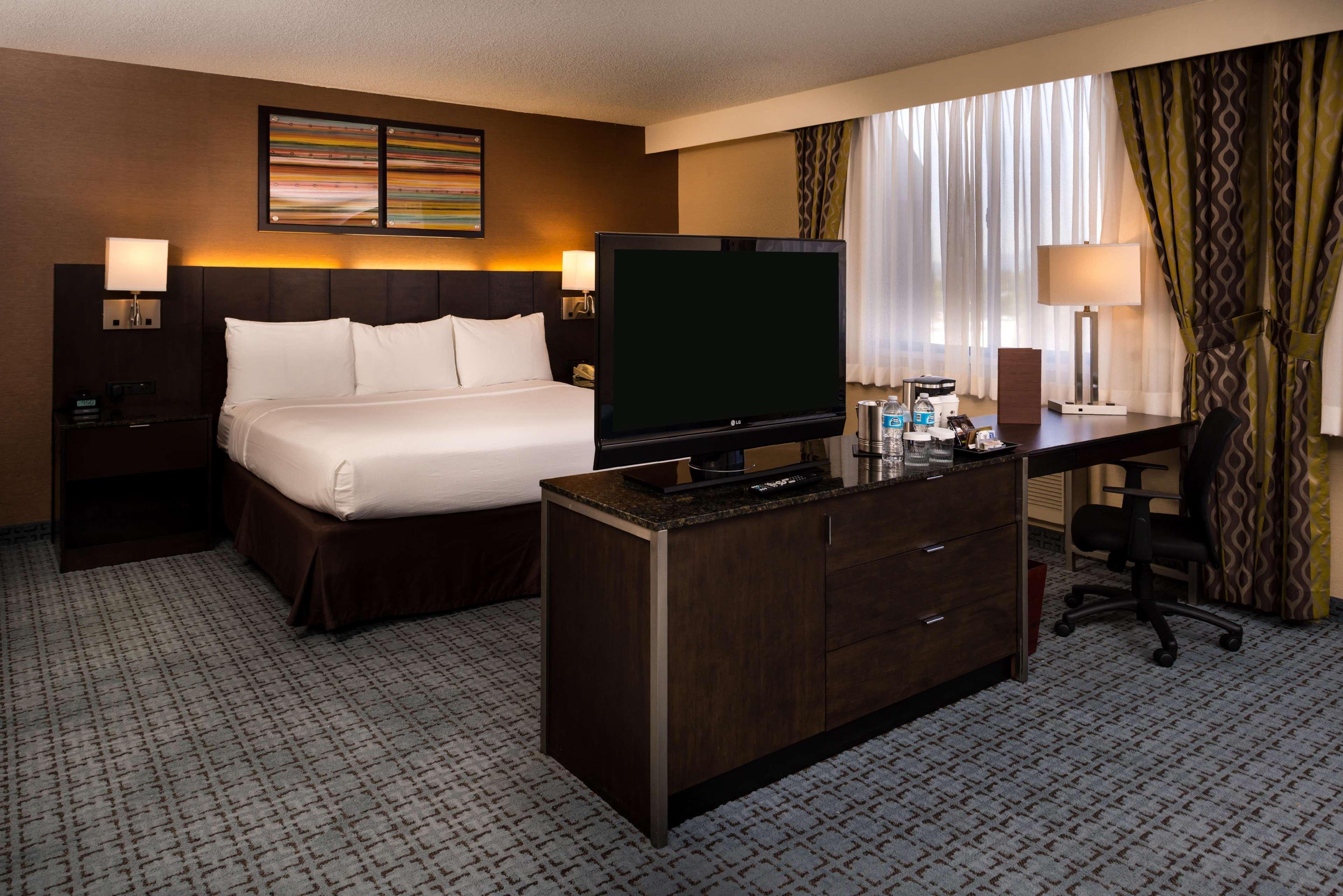 Отель Doubletree By Hilton Уиттиер Номер фото