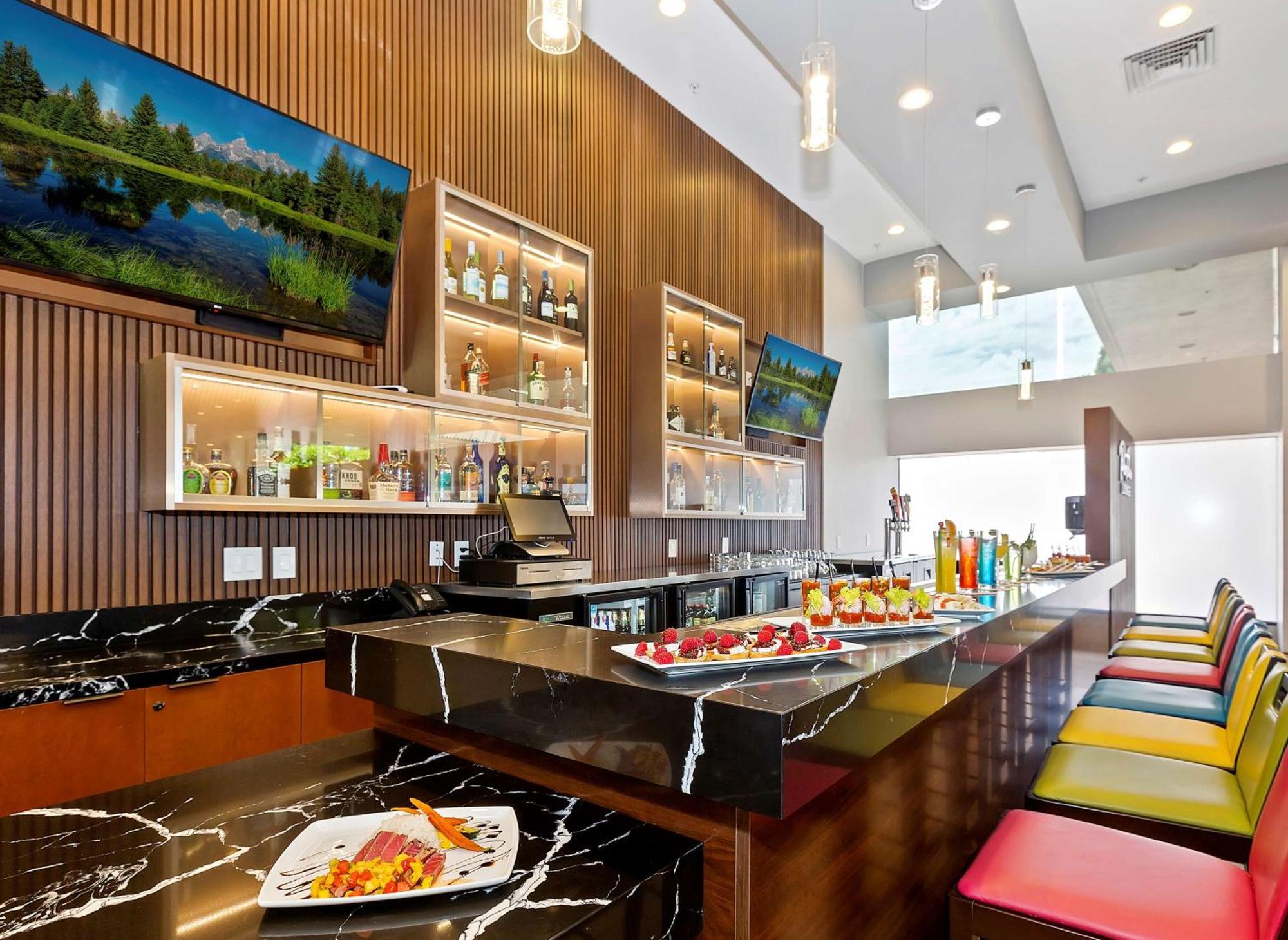 Отель Doubletree By Hilton Уиттиер Экстерьер фото