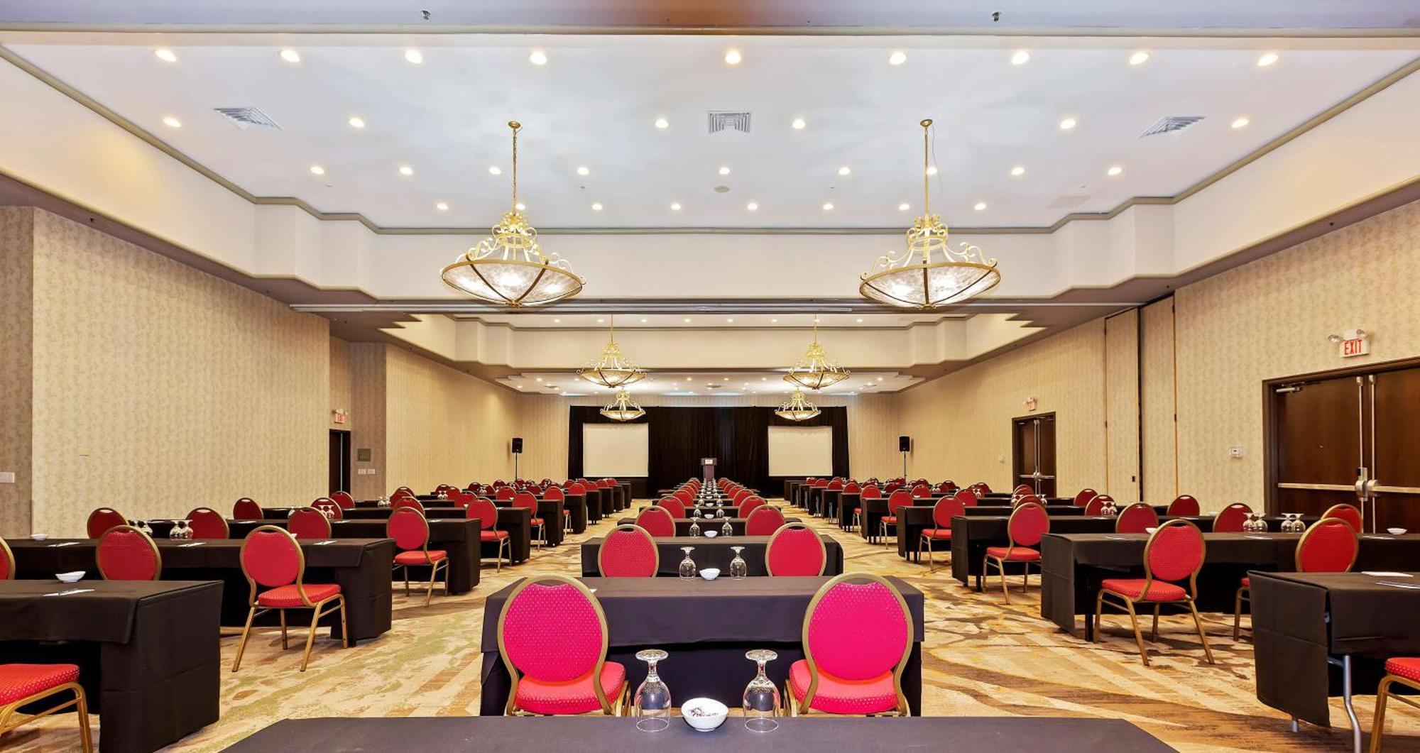 Отель Doubletree By Hilton Уиттиер Экстерьер фото