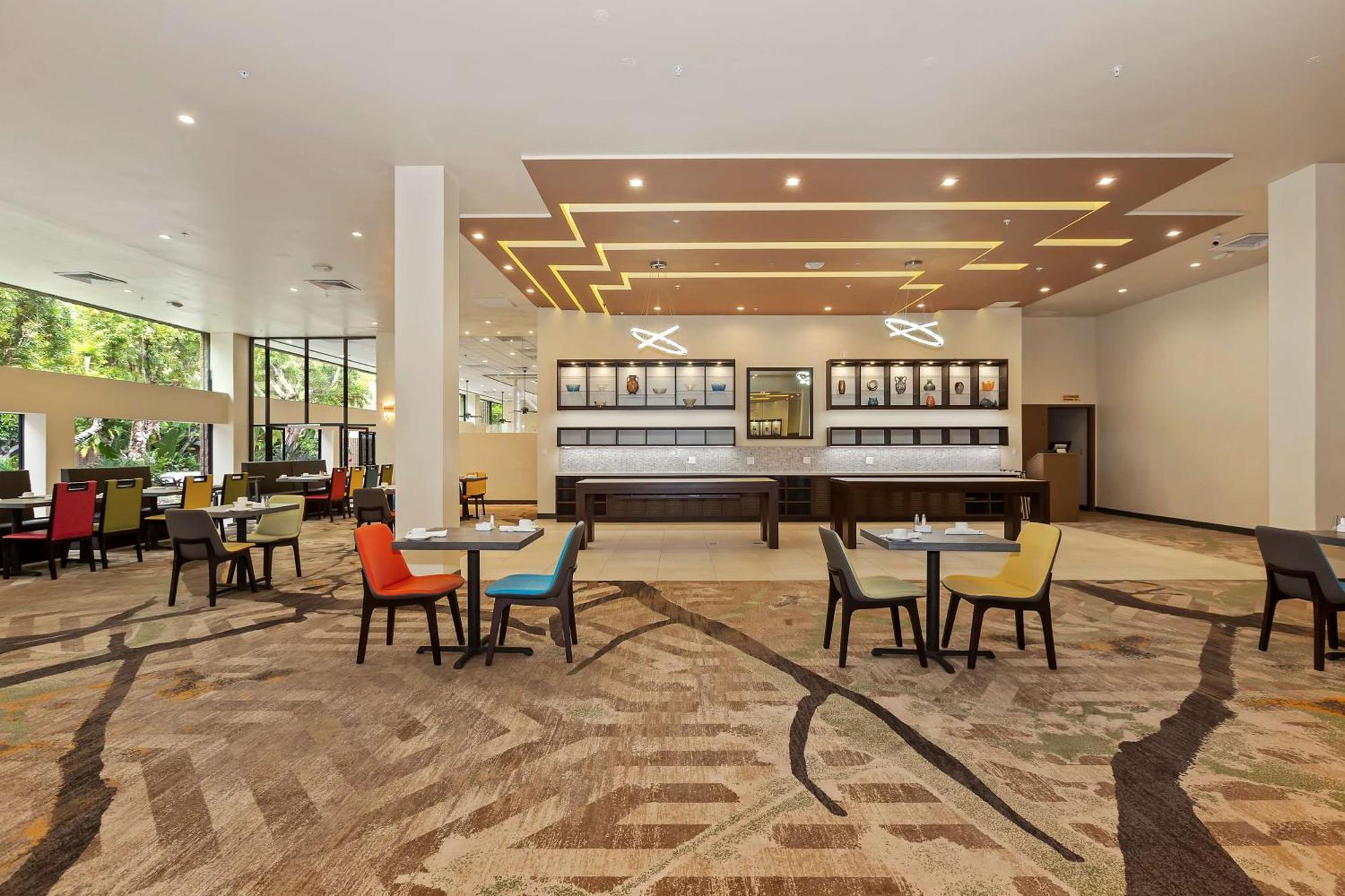 Отель Doubletree By Hilton Уиттиер Экстерьер фото