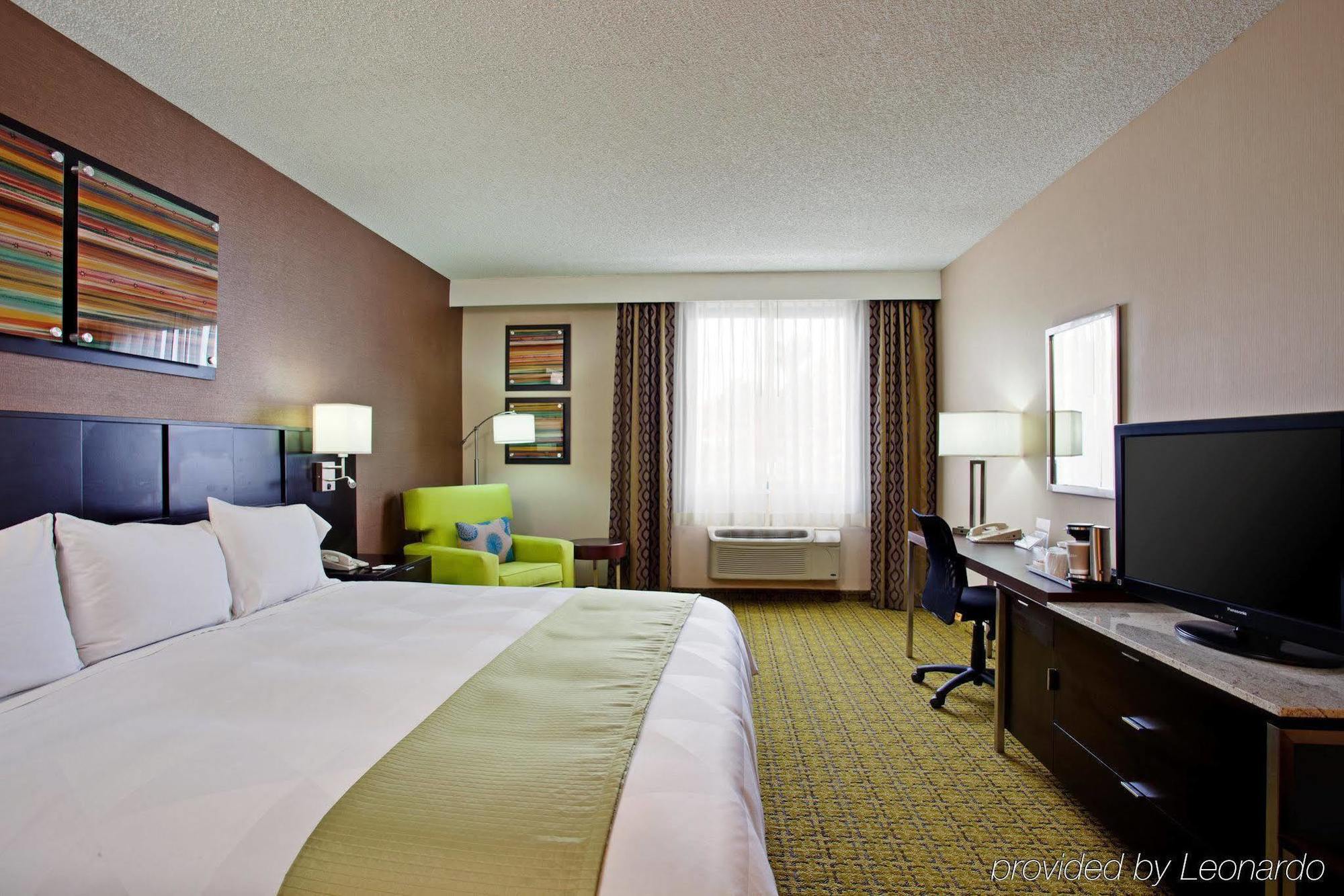 Отель Doubletree By Hilton Уиттиер Экстерьер фото