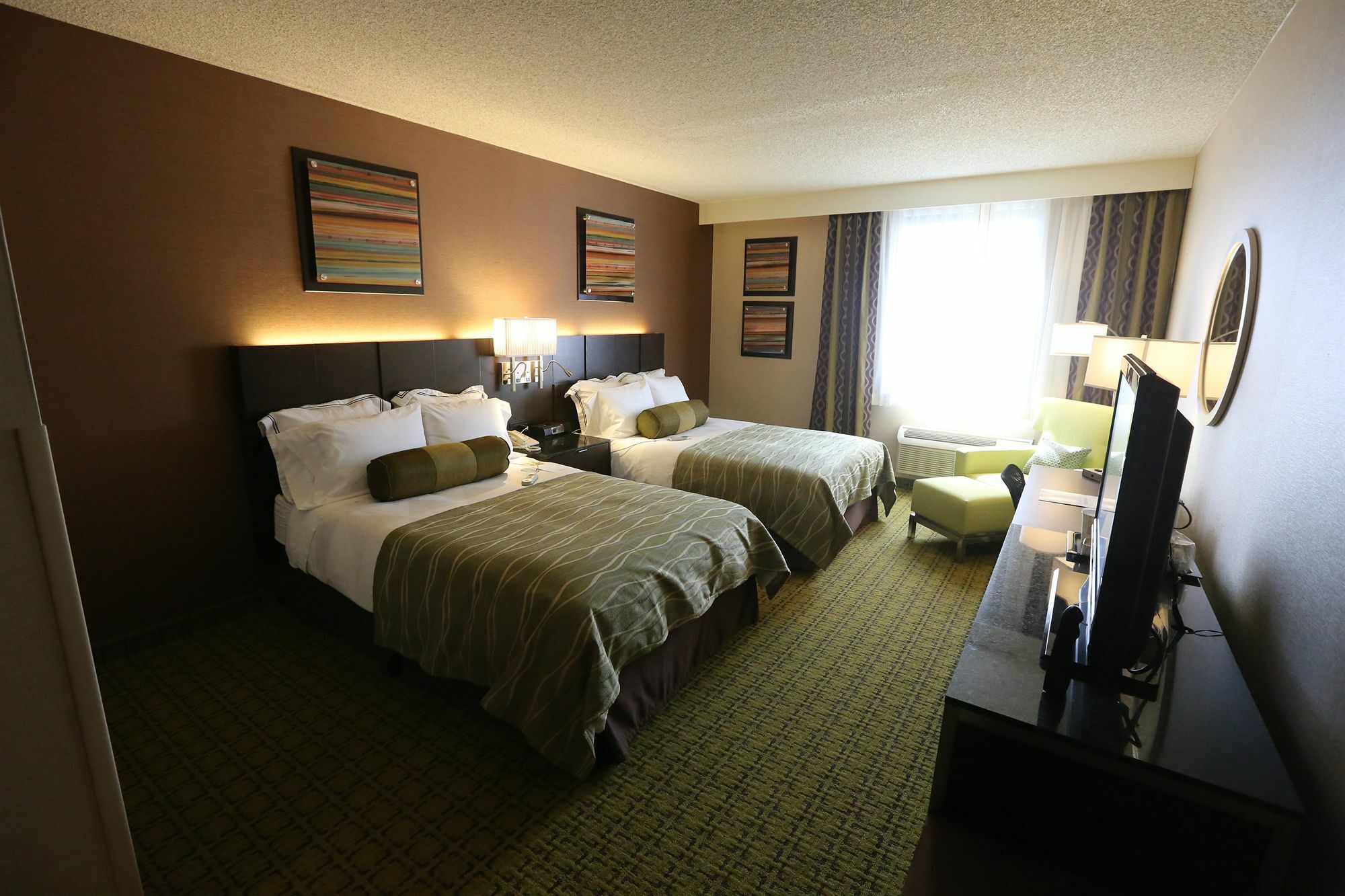 Отель Doubletree By Hilton Уиттиер Экстерьер фото